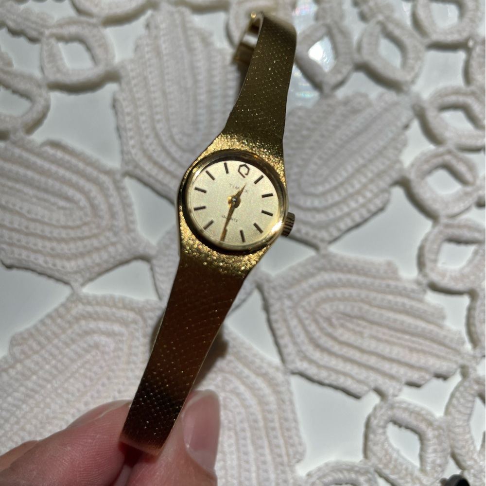 Vintage Timex women's Gold tone Wristwatch